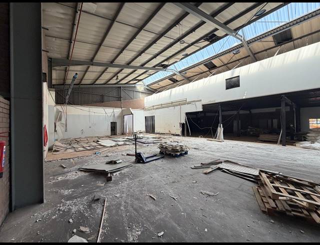 1,760M² WAREHOUSE TO LET IN KYALAMI